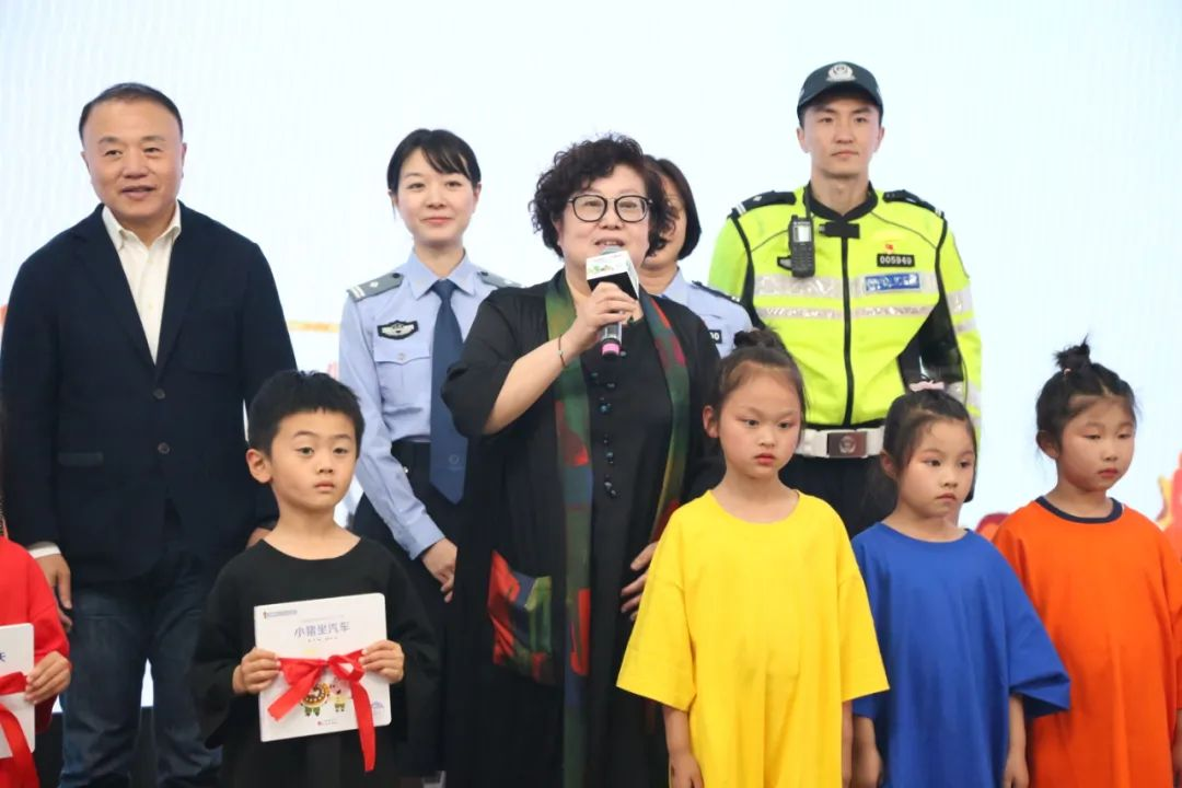 相约美好童年 守护交通安全——“交通安全十二生肖系列”读书分享会在北京召开